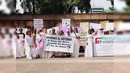 Realizan "Marcha de las novias" por las víctimas de feminicidios en RD