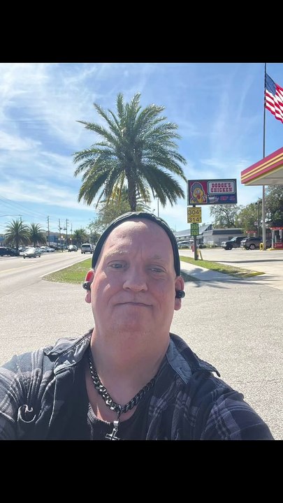February 21, 2025 This is my new picture. I just took it Shawn 50 here in Dunedin, Florida next to Clearwater