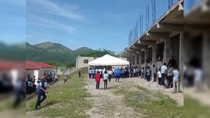Realizan misa en protesta del liceo Buena Vista de Yaque