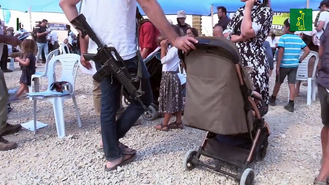 Colonos israelíes frente a la Franja de Gaza Es nuestra tierra y volveremos allí.mp4