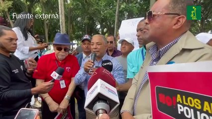Gremios de la comunicación realizan vigilia en defensa de la libertad de expresión y denuncian represión policial.mp4