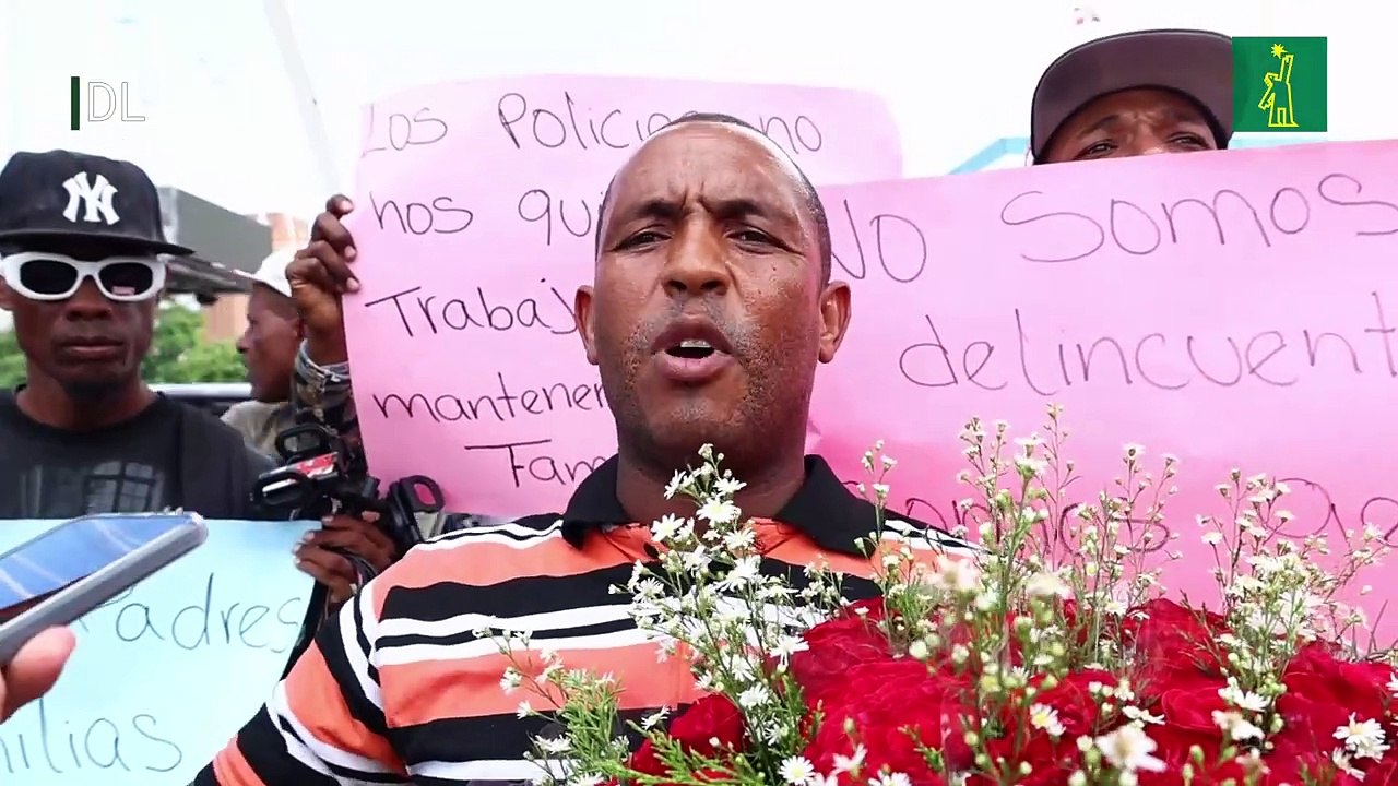 Los vendedores ambulantes de los semáforos denuncian presiones y detenciones improcedentes.mp4