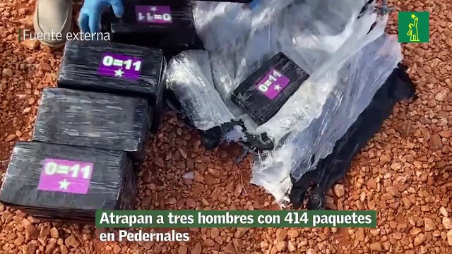 Atrapan a tres hombres con 414 paquetes en Pedernales