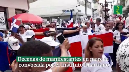 Decenas de manifestantes en marcha  convocada por el Instituto Duartiano