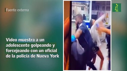 Video muestra a un adolescente golpeando y forcejeando con un oficial de la policía de Nueva York