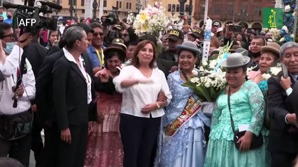 Nueva presidenta de Perú busca formar gobierno tras autogolpe fallido de Castillo