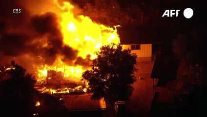 Dos muertos y miles bajo órdenes de evacuación por un incendio en California