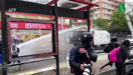Estudiantes vuelven a protestar por mejoras a la educación en Chile