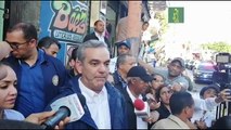 Abinader, realizó un recorrido la tarde de este sábado por por el barrio Las Ocho Casitas en el sector Los Ríos