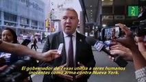 Nueva York acusa a gobernador de Texas de usar inmigrantes como arma humana