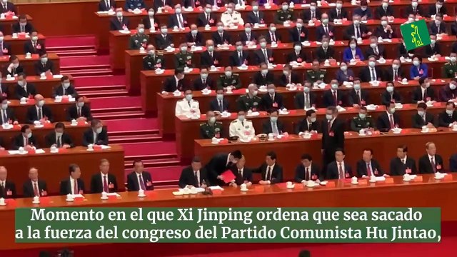 Momento en el que Xi Jinping ordena que sea sacado a la fuerza del congreso del Partido Comunista Hu Jintao