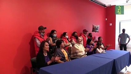 Tras décadas, padres mexicanos se reencuentran con sus hijos en Nueva York