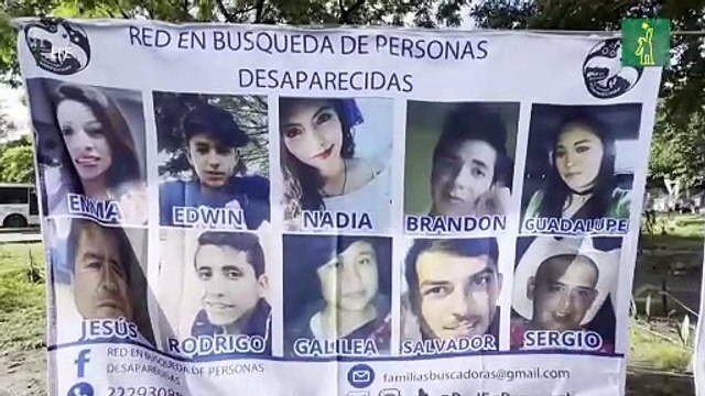 Familias de desaparecidos en México instalan antimonumento para exigir justicia