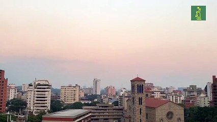 Una humareda generada por incendios cubre gran parte de Caracas