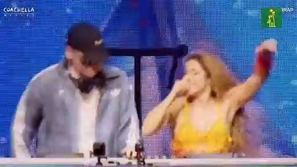 Shakira anuncia su nueva gira en Coachella durante su aparición sorpresa con Bizarrap