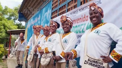 Los duques de Sussex visitan el primer pueblo libre de América en su recorrido por Colombia