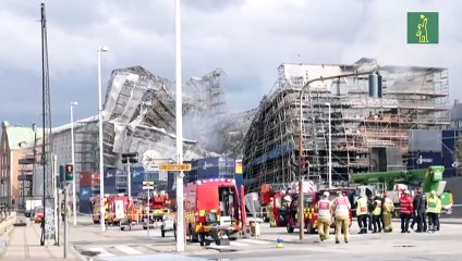 Fachada de antigua Bolsa de Copenhague se derrumba tras incendio