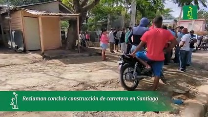 Reclaman concluir construcción de carretera en Santiago