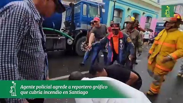 Reportero gráfico denuncia agresión policial durante cobertura de un incendio en Santiago