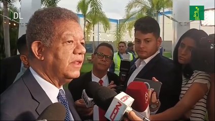 Leonel Fernández llega desde Venezuela en avión privado que aterrizó en el aeropuerto de El Higüero
