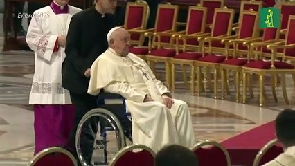 El papa "no está fuera de peligro" y permanecerá hospitalizado al menos diez días más