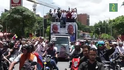 "¡Nunca hemos estado tan fuertes!": Machado reaparece en marcha opositora en Venezuela