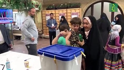 Dos visiones de Irán se enfrentan en la segunda vuelta de las elecciones presidenciales