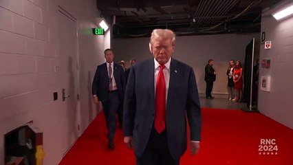 Trump llega a la convención republicana con la oreja vendada
