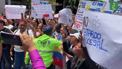 "Queremos respuestas": Familiares de reclusos en huelga de hambre protestan en Caracas