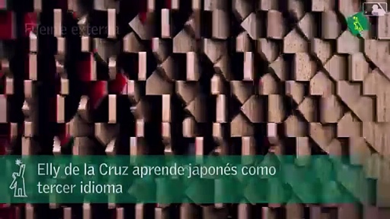 Elly de la Cruz aprende japonés como tercer idioma