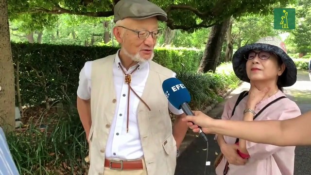 Una planta que florece una vez al siglo abre sus flores en un parque de Tokio