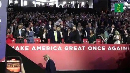 Trump llega de sorpresa a la segunda jornada de la Convención de su partido