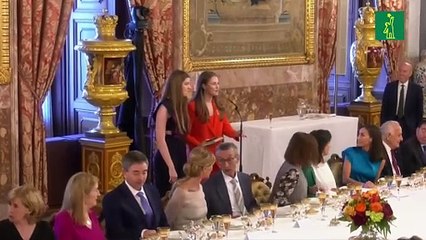 La princesa y la infanta felicitan por sorpresa a los reyes: “Mamá, papá, gracias”
