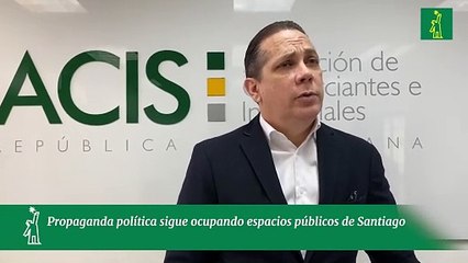 Propaganda política sigue ocupando espacios públicos de Santiago