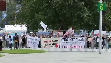 Scholz recibió a Milei en una breve reunión en la que abordó el impacto de sus reformas