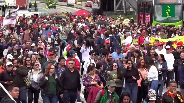 Maestros colombianos inician huelga en protesta por ley de educación que impulsa Gobierno