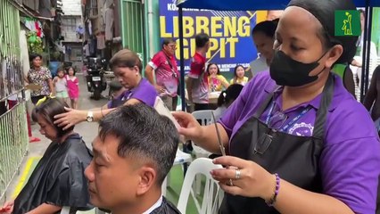 Una escuela ofrece cortes de pelo gratis ante el calor extremo en Filipinas
