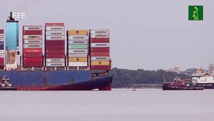 El carguero Dali, que demolió el puente en Baltimore, es remolcado a puerto