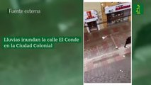 Lluvias inundan la calle El Conde en la Ciudad Colonial