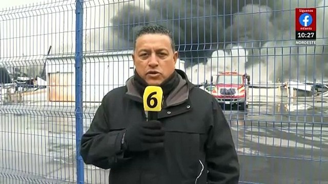 Bomberos siguen trabajando para apagar incendio en parque industrial en Apodaca