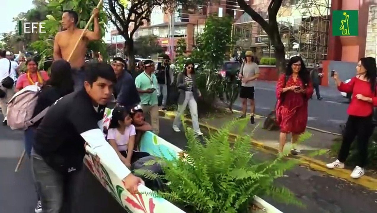 El pueblo waorani marcha para exigir el cierre...