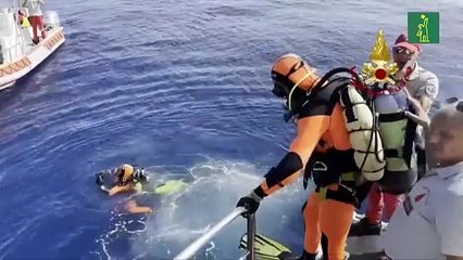 Un muerto y seis desaparecidos en el naufragio de un velero en la isla italiana de Sicilia