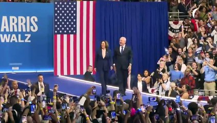Kamala Harris y Tim Walz se presentan a los estadounidenses en su primer mitin en Filadelfia