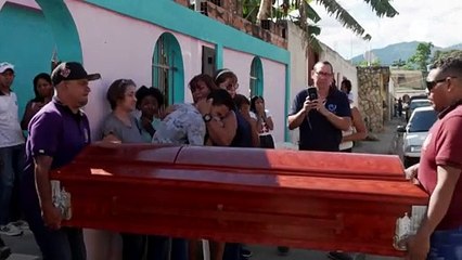 Lágrimas por muerte de manifestantes y temor por el destino de detenidos en Venezuela