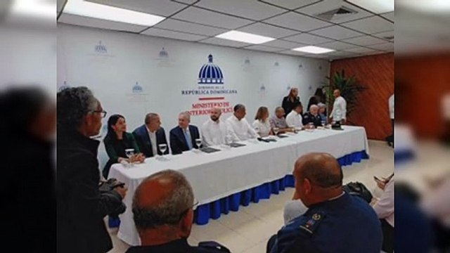 Policías y bomberos tendrán descuentos en farmacias del país