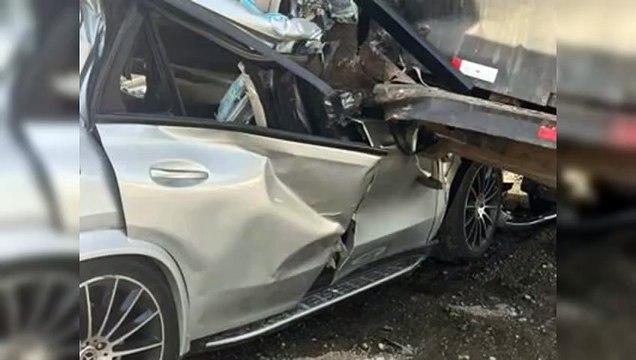 Muere conductor de yipeta Mercedes Benz al embestir a un camión