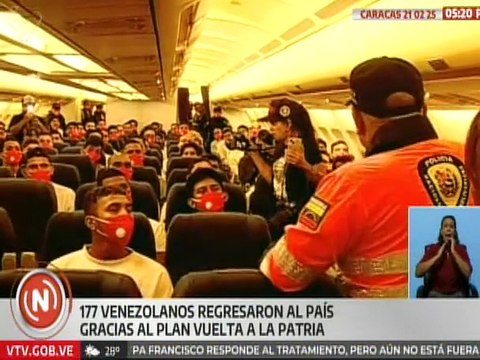 Venezolanos apoyan repatriación de migrantes provenientes de Estados Unidos
