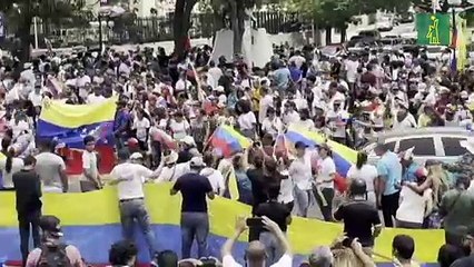 Candidato opositor en Venezuela llama a la calma en las protestas y habla con Blinken