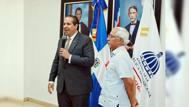 Consejo Nacional de Educación juramenta a ministro Víctor Atallah