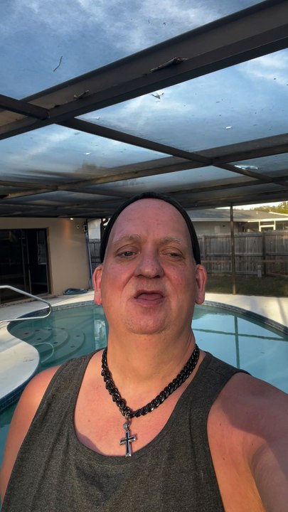 good evening just beautiful night Shawn living life at 50 welcome to my backyard Friday February 21, 2025 63° Here in Dunedin, Florida next to Clearwater have a great night take care, Care much love